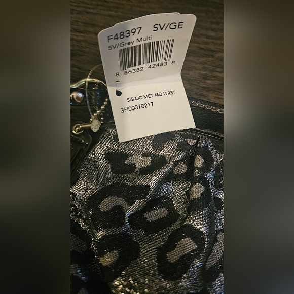 New With Tags! Cheetah/ Leopard Print COACH Wristlet/Wallet Silver w/ Black - Picture 9 of 11